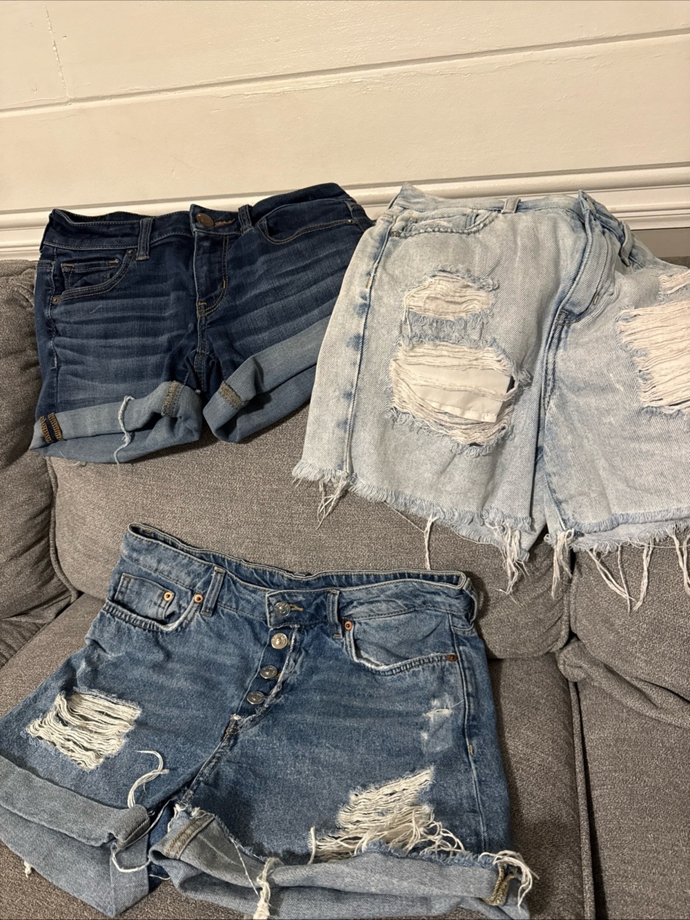 H&M & AMERICAN EAGLE LOT OF 3 PAIRS DENIM SHORTS